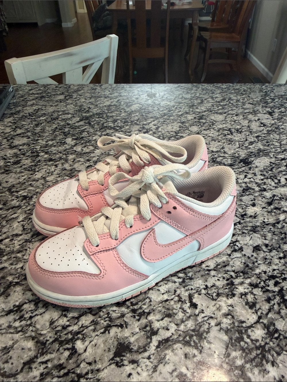 Nike Kids Low-Top Sneakers in Pink and White
